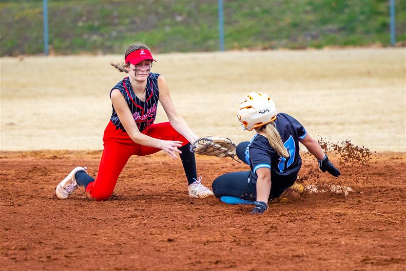 Thompson's Station and Woodland middle school students play softball